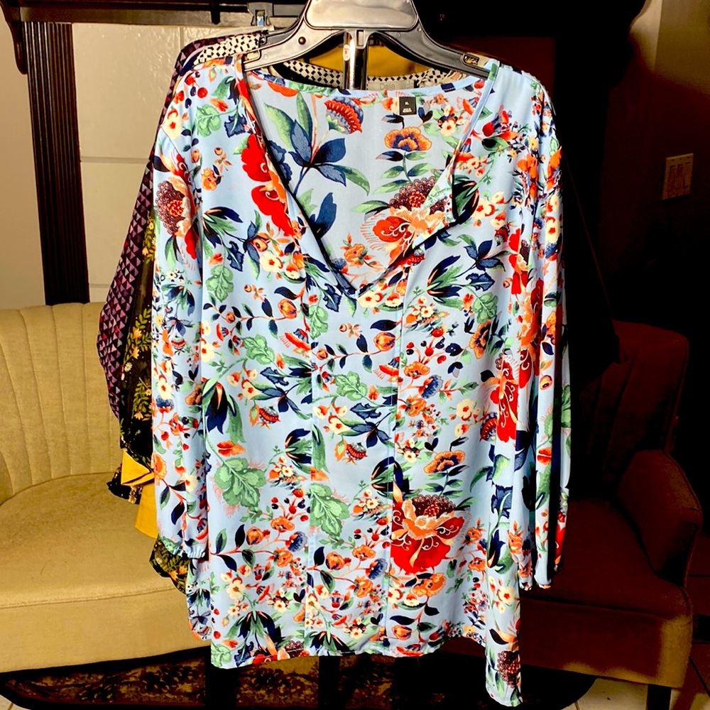 XL top. Boutique unbranded.
